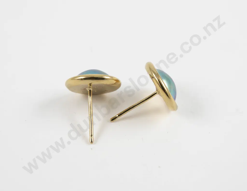 Pair 18ct Single Mabe Pearl Stud Earrings Image 1++