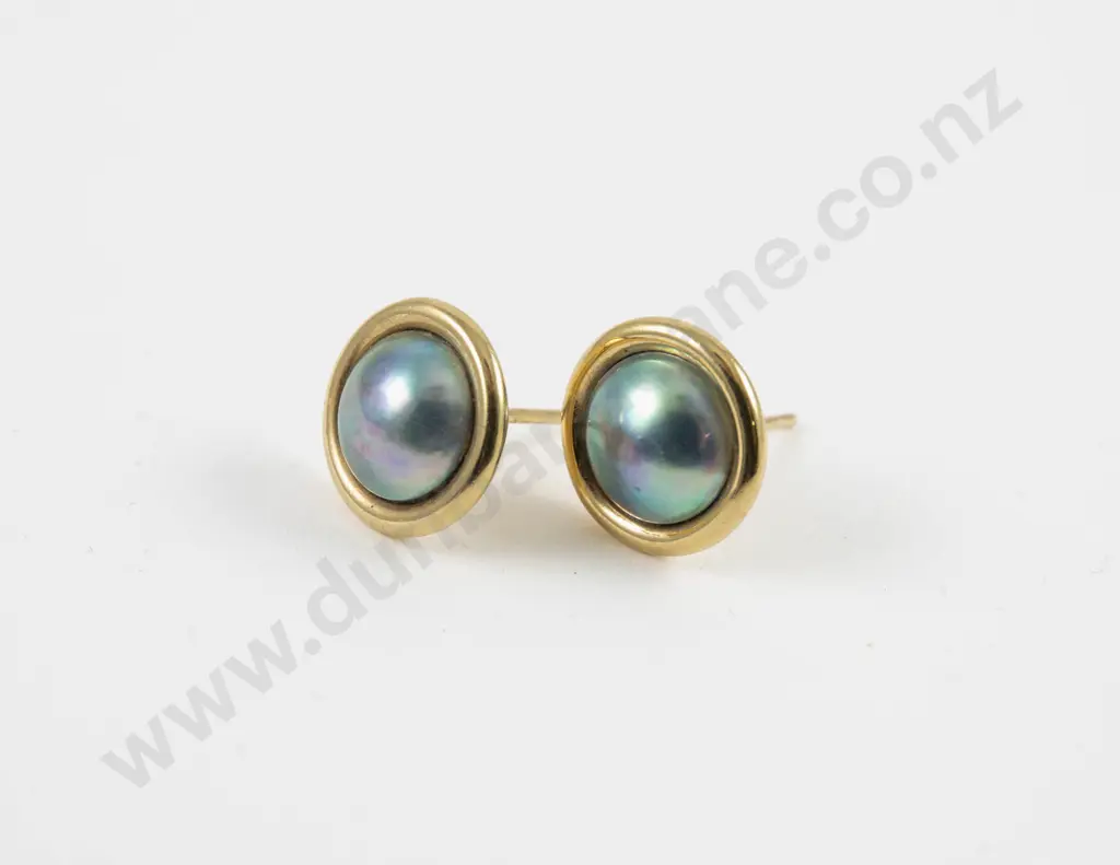 Pair 18ct Single Mabe Pearl Stud Earrings Image 1++