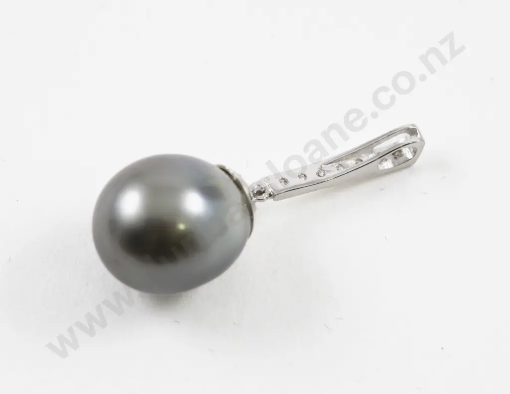 18ct White Gold Single Black South Sea Cultured Pearl Pendant Image 1++