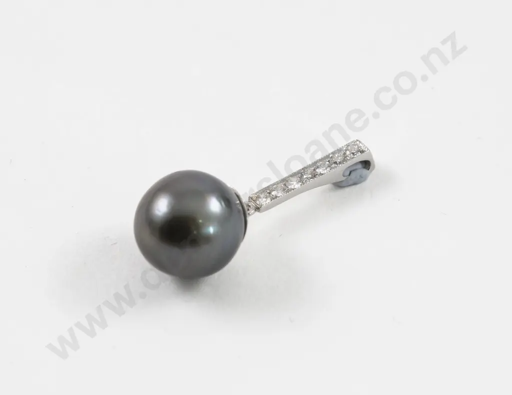 18ct Single Black South Sea Cultured Pearl Pendant Image 1++