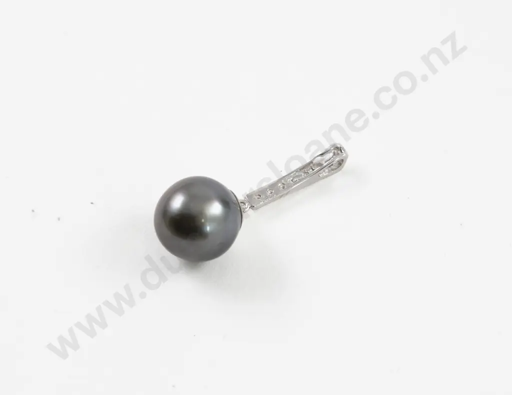 18ct Single Black South Sea Cultured Pearl Pendant Image 1++