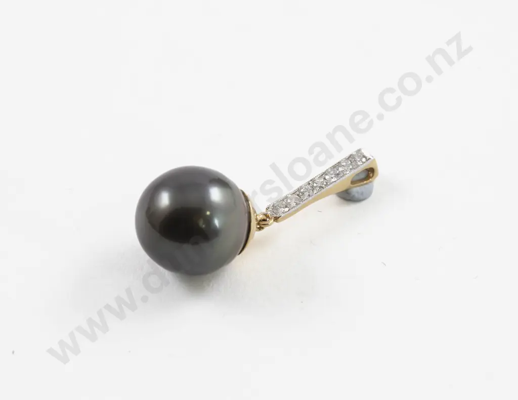 18ct Single Black South Sea Cultured Pearl Pendant Image 1++