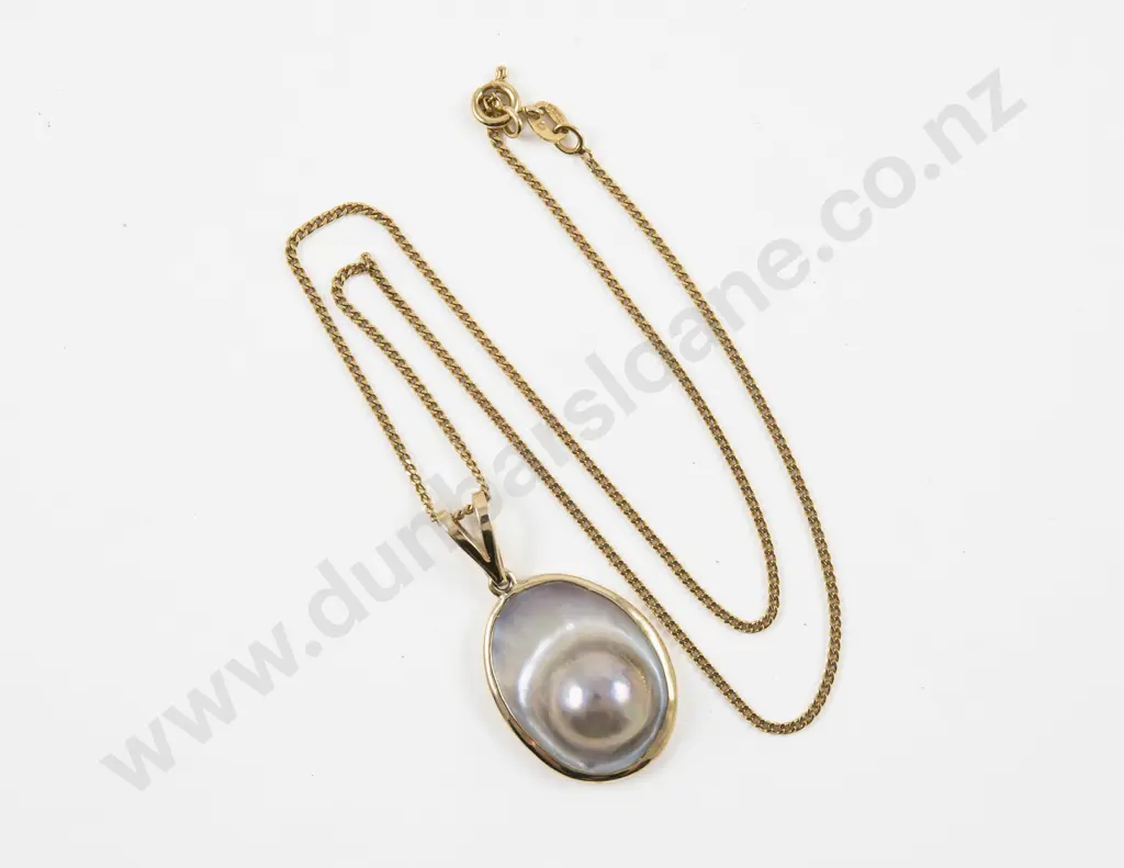 9ct Framed Mabe Blister Pearl Pendant Image 1++