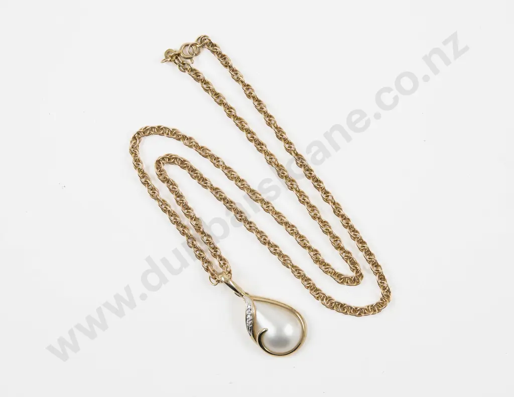 9ct Single Mabe Pearl and Diamond Pendant Image 1++