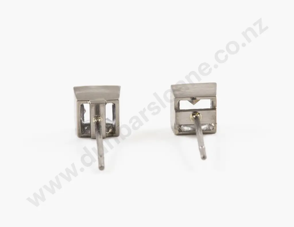 Pair 18ct White Gold Single Stone White Sapphire Stud Earrings Image 1++