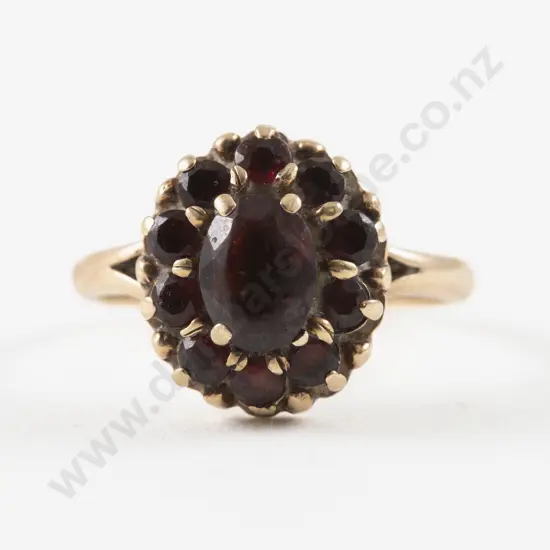 9ct Eleven Stone Garnet Cluster Ring