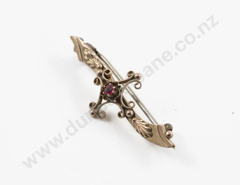 Victorian 9ct Single Stone Garnet Bar Brooch Image 1++
