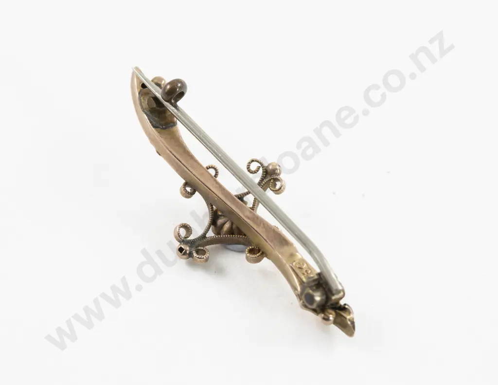 Victorian 9ct Single Stone Garnet Bar Brooch Image 1++