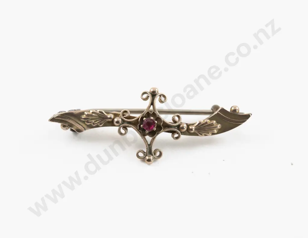 Victorian 9ct Single Stone Garnet Bar Brooch Image 1++