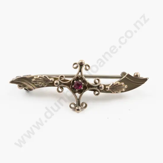 Victorian 9ct Single Stone Garnet Bar Brooch