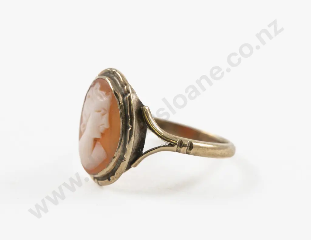 9ct Classical Portrait Cameo Ring Image 1++