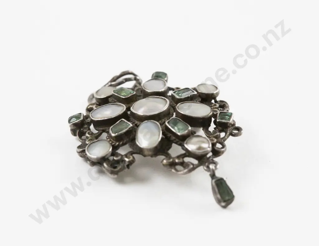 Vintage S/S Emerald and Pearl Cluster Pendant/Brooch Image 1++