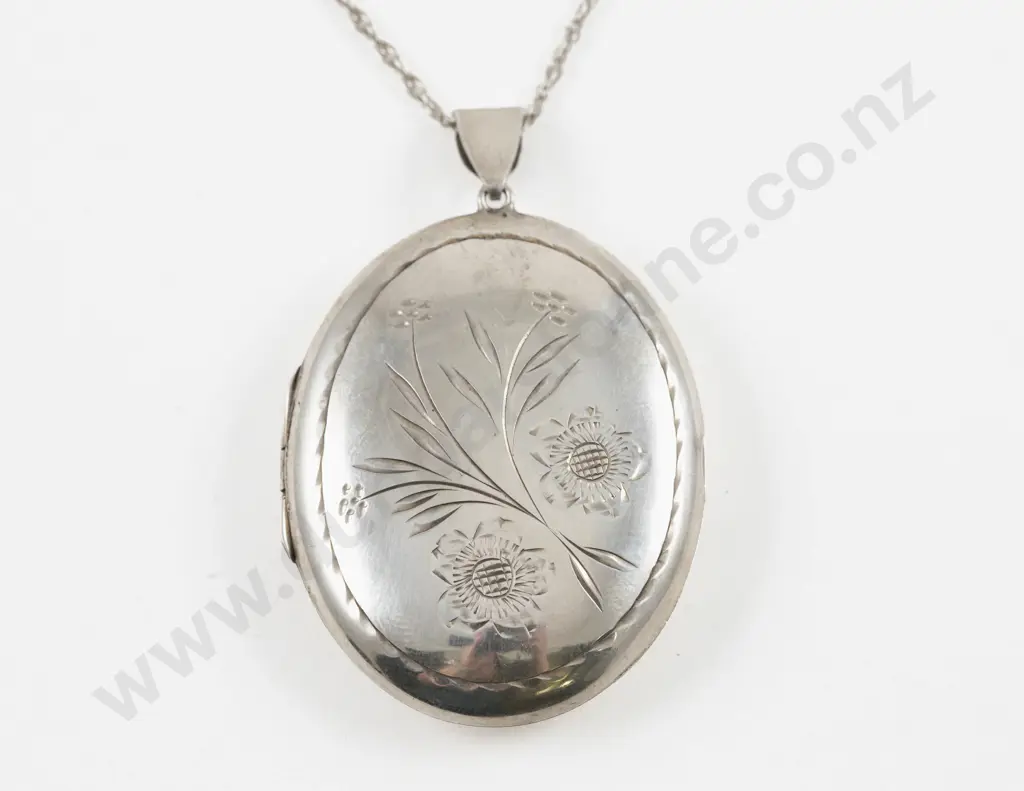 Large S/S Engraved Photo Locket Pendant Image 1++