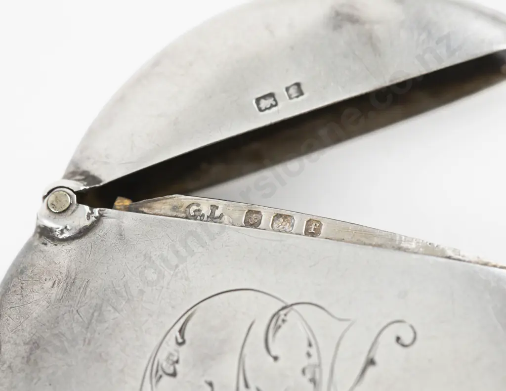 Edwardian S/S Engraved Circular Vesta Case Image 1++