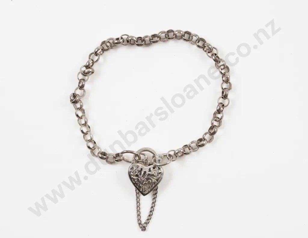 S/S Trace Link Bracelet with Heart Padlock Clasp Image 1++