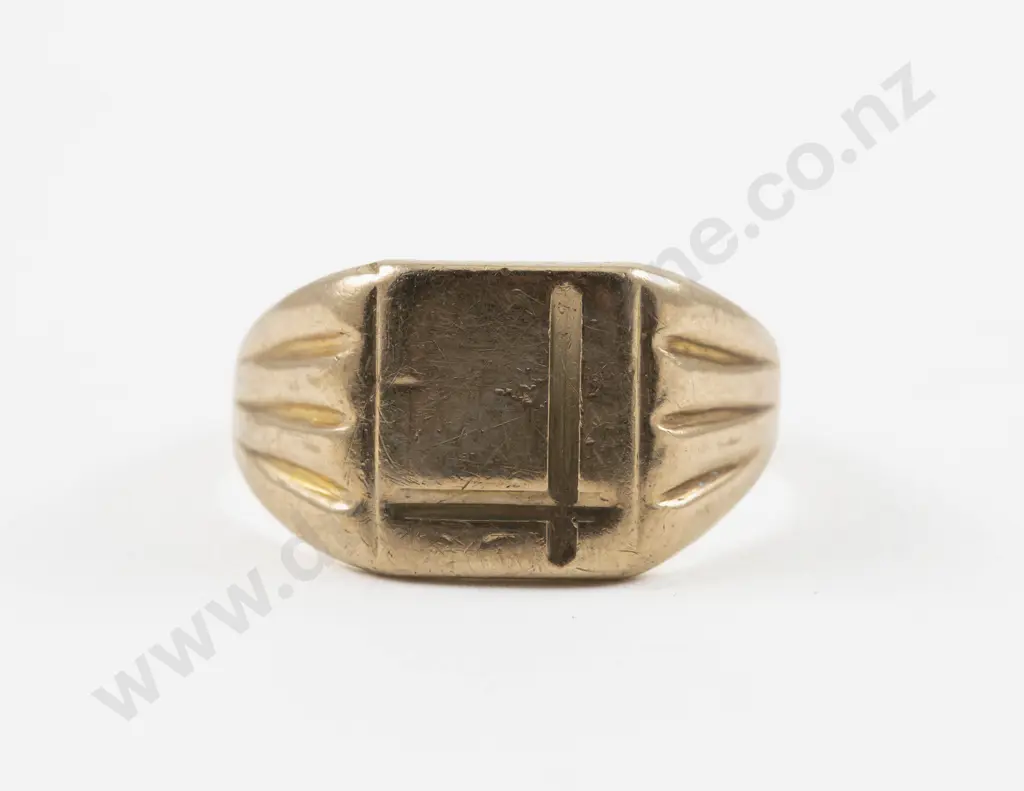 9ct Gents Signet Ring Image 1++