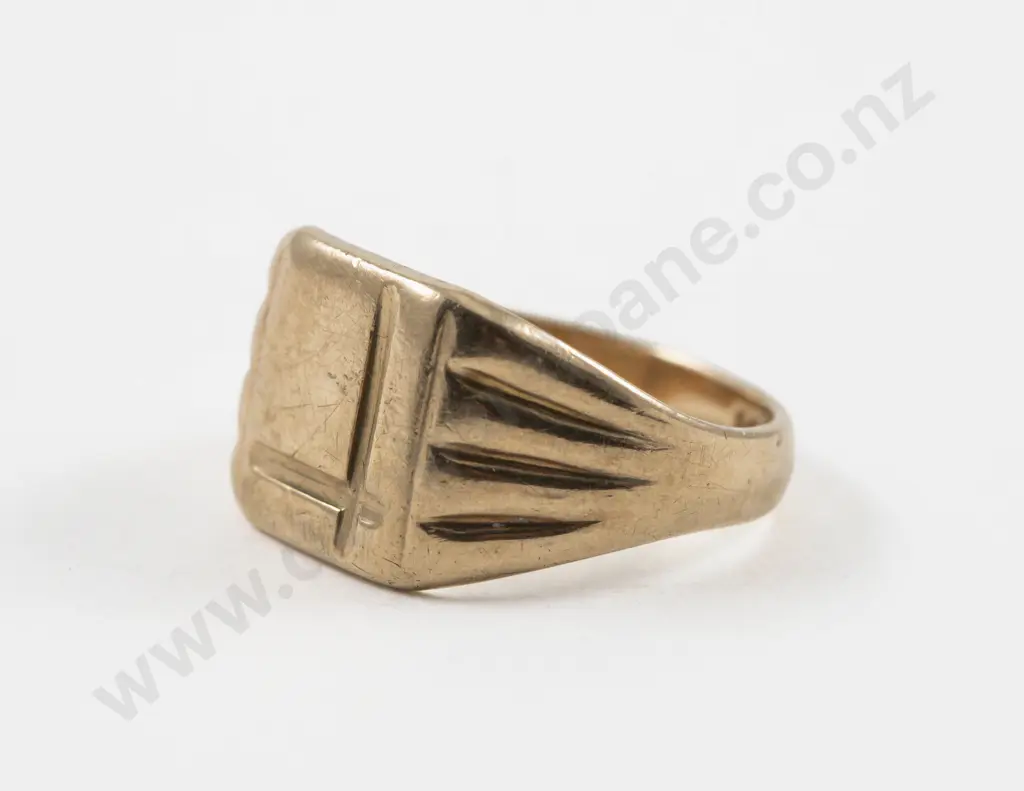 9ct Gents Signet Ring Image 1++