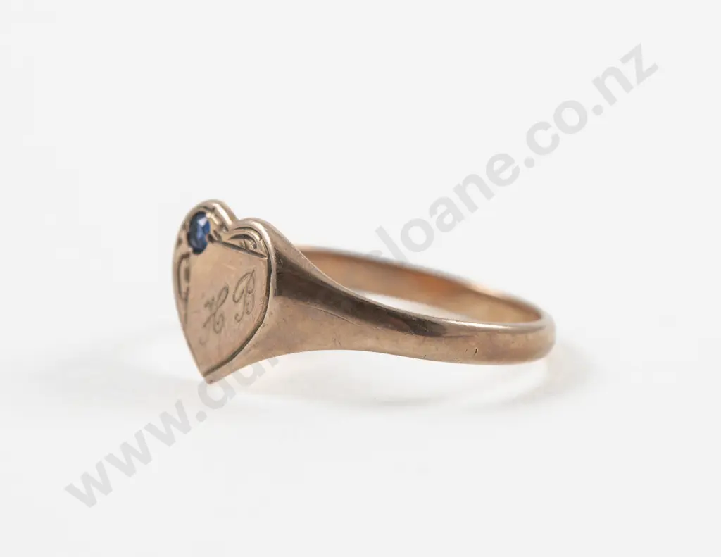 9ct Single Stone Sapphire Engraved Heart Ring Image 1++
