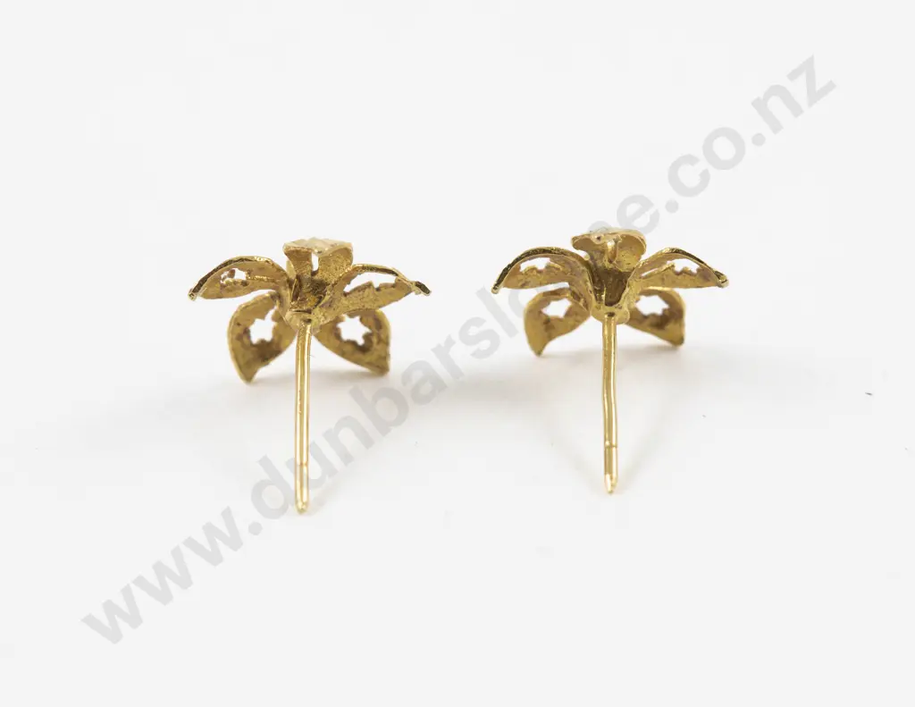 Pair 14ct Flower Stud Earrings Image 1++