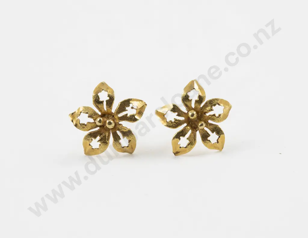 Pair 14ct Flower Stud Earrings Image 1++