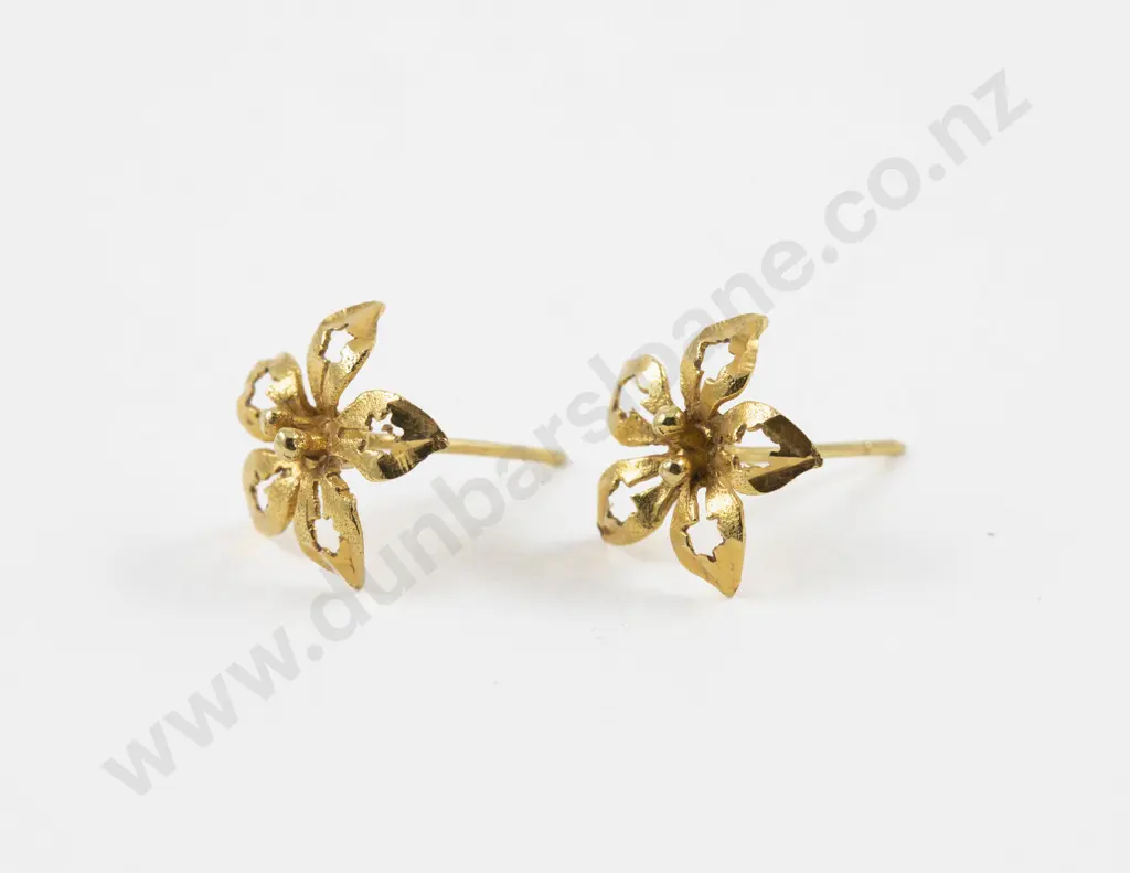 Pair 14ct Flower Stud Earrings Image 1++