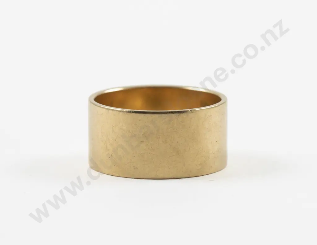 18ct Wide Band Ring Image 1++