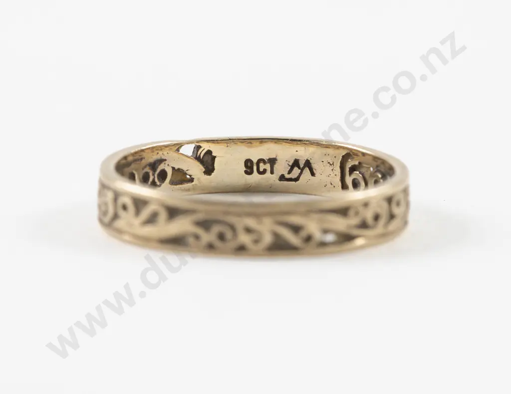 9ct Engraved Band Ring Image 1++