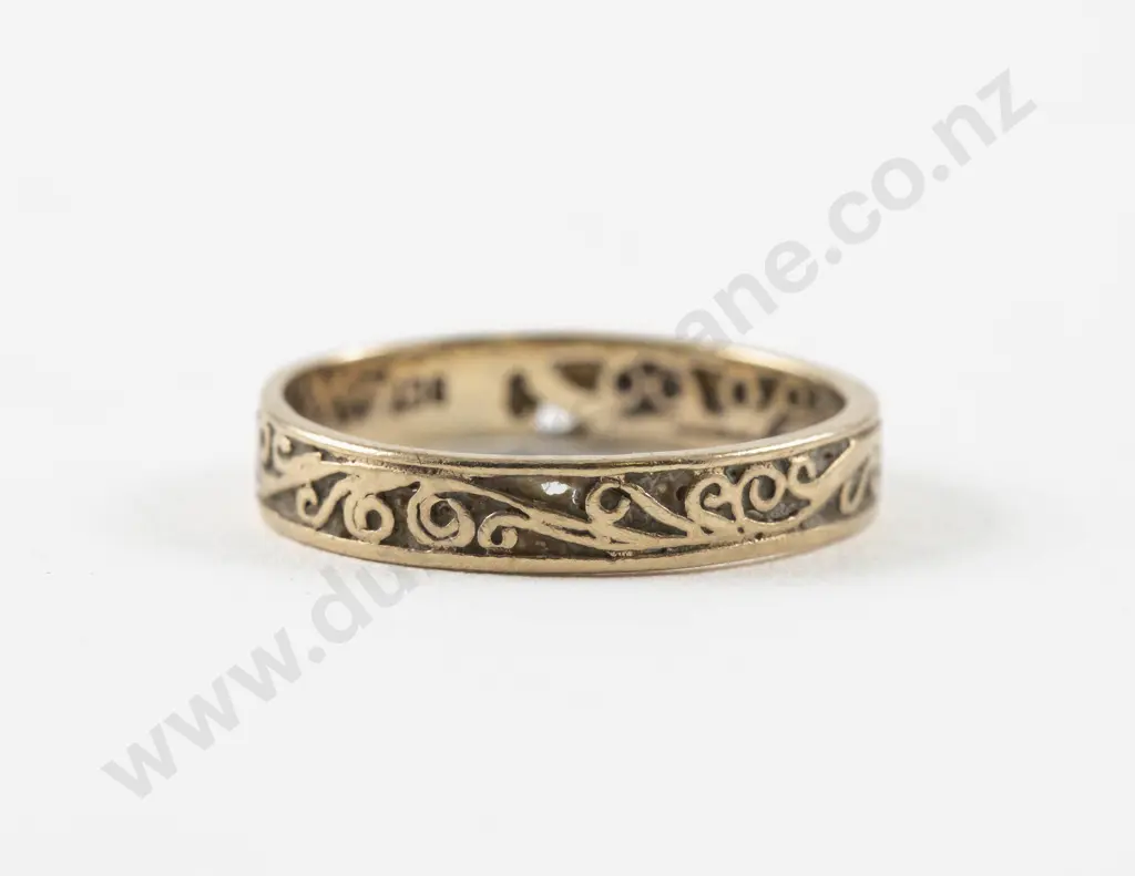 9ct Engraved Band Ring Image 1++