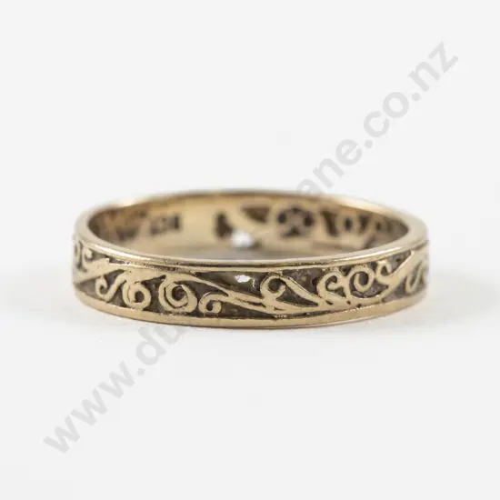 9ct Engraved Band Ring