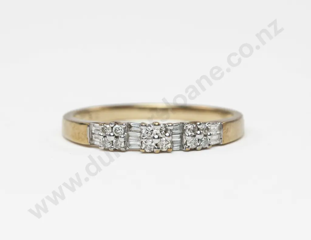 9ct 22 Stone Diamond Band Ring Image 1++