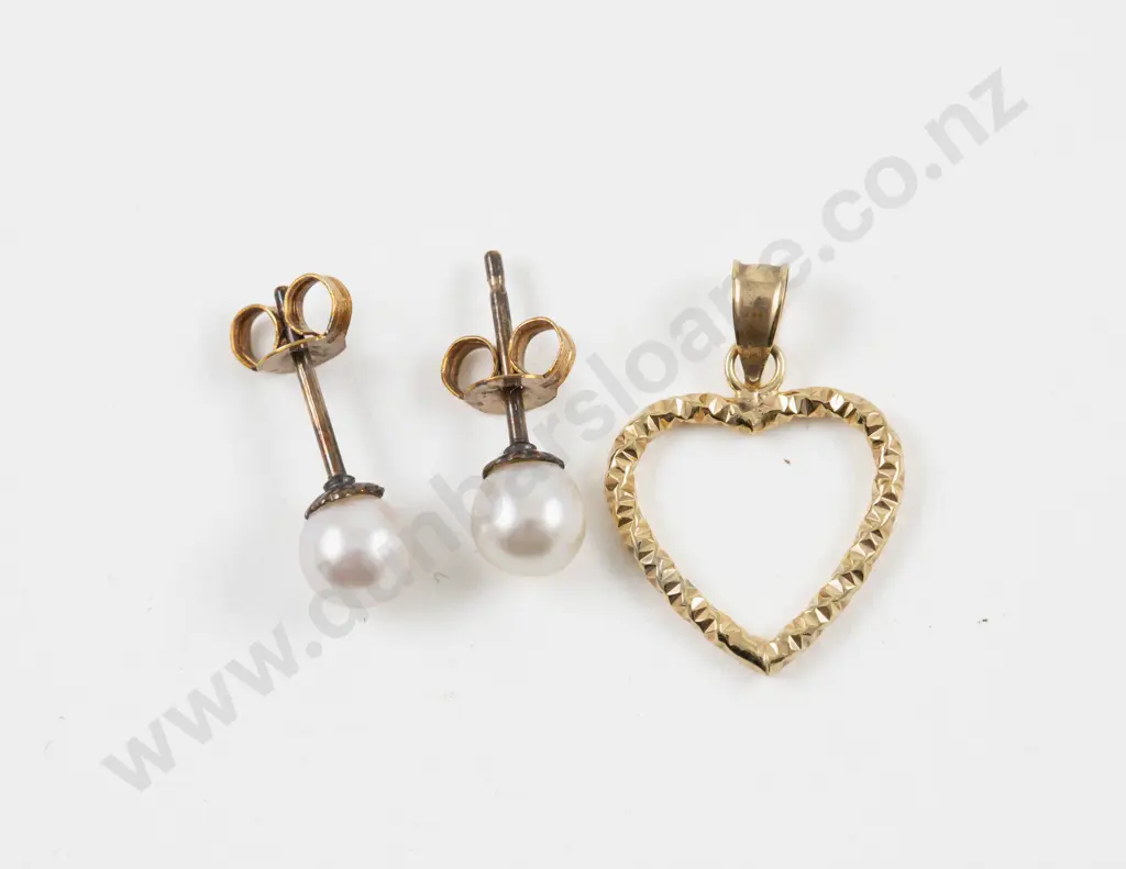 9ct Heart Pendant with Pair Cultured Pearl Earrings Image 1++