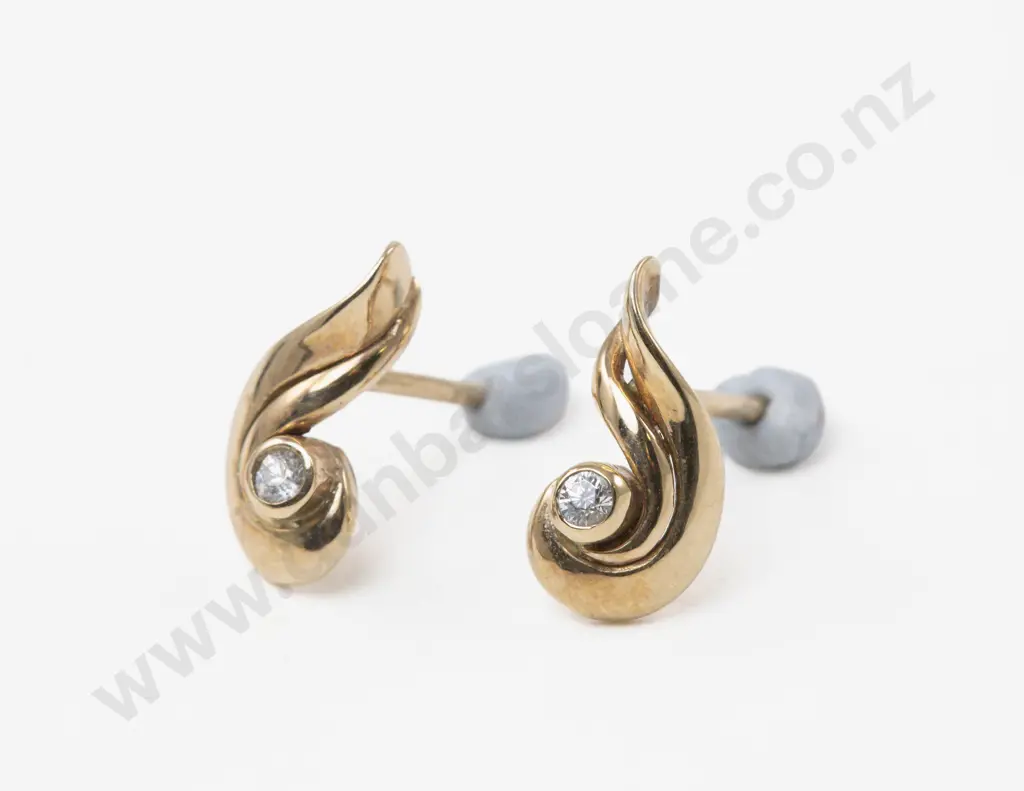 Pair 9ct Single Stone Cubic Zirconia Stud Earrings Image 1++