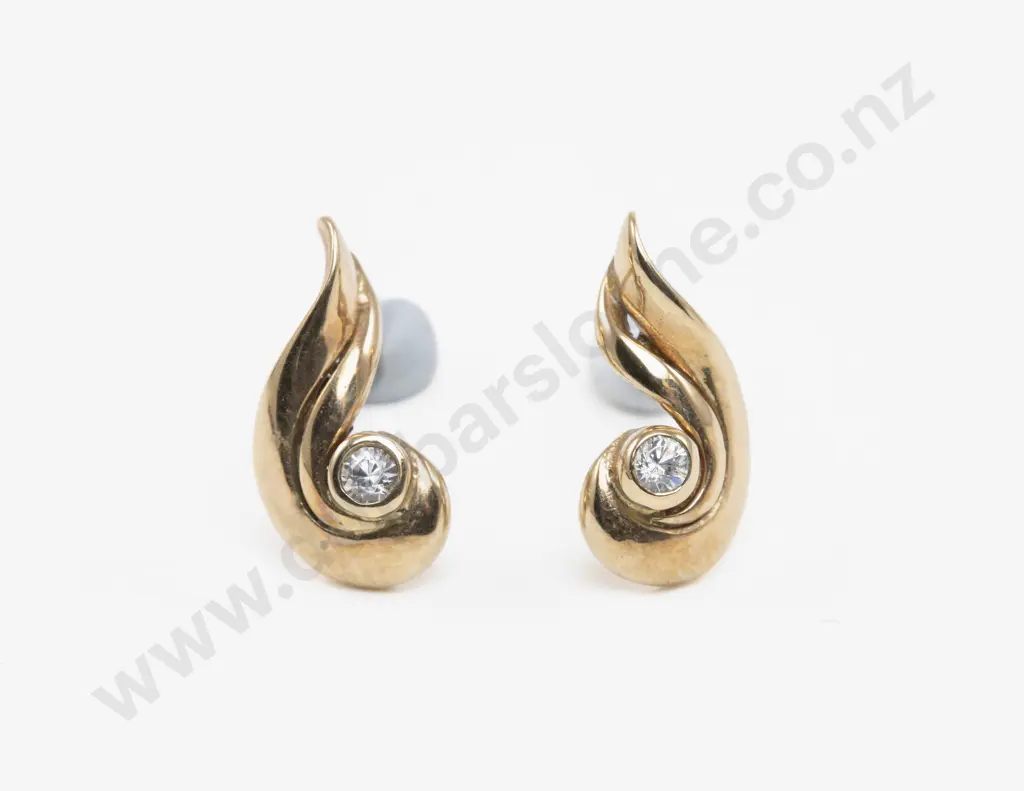 Pair 9ct Single Stone Cubic Zirconia Stud Earrings Image 1++