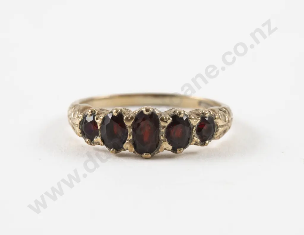 9ct Five Stone Garnet Band Ring Image 1++