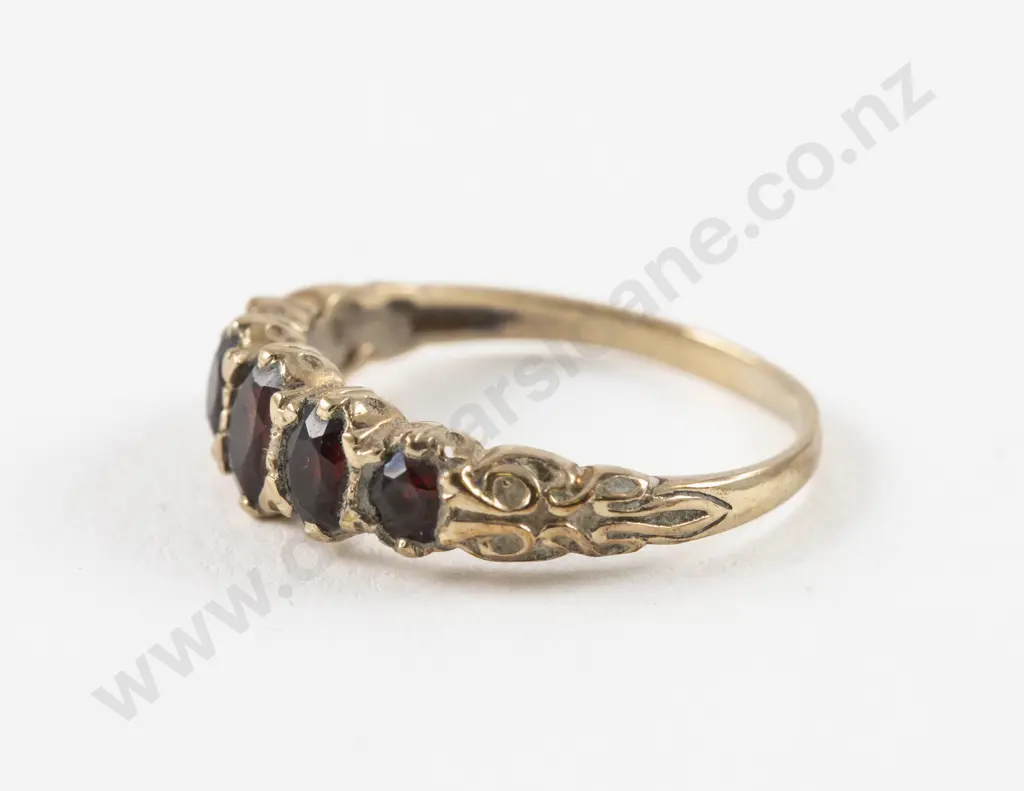 9ct Five Stone Garnet Band Ring Image 1++