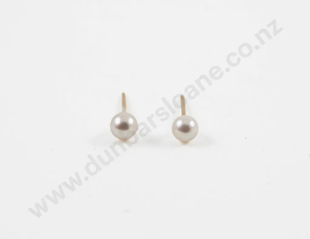 Pair 9ct Single Pearl Earrings Image 1++