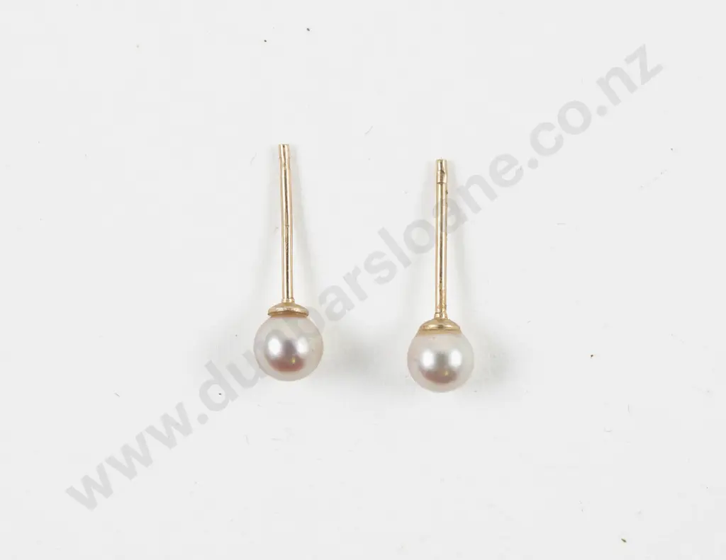 Pair 9ct Single Pearl Earrings Image 1++