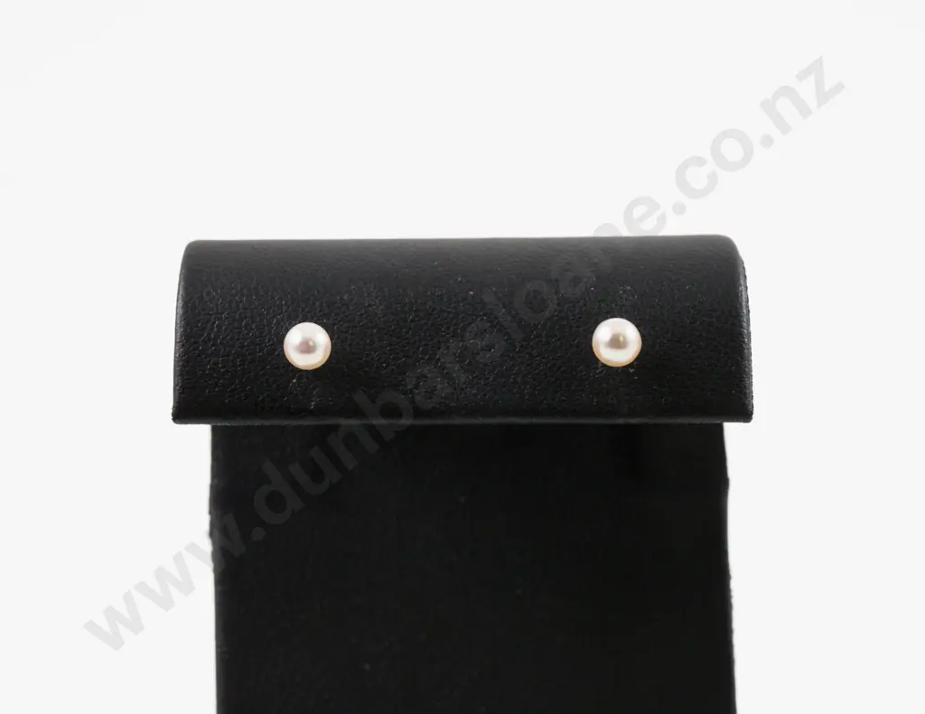 Pair 9ct Single Pearl Earrings Image 1++