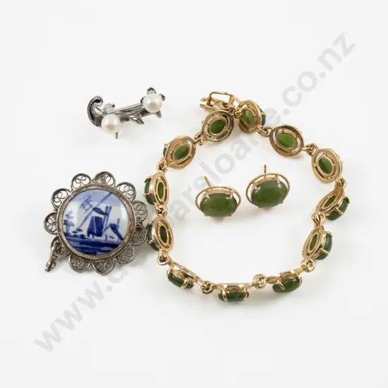 Gold Plated NZ Greenstone Bracelet with Matching Stud Earrings
