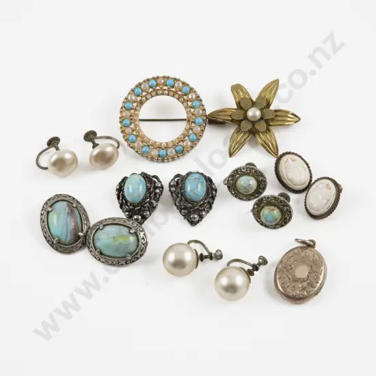 Collection of Assorted Vintage Costume Jewellery