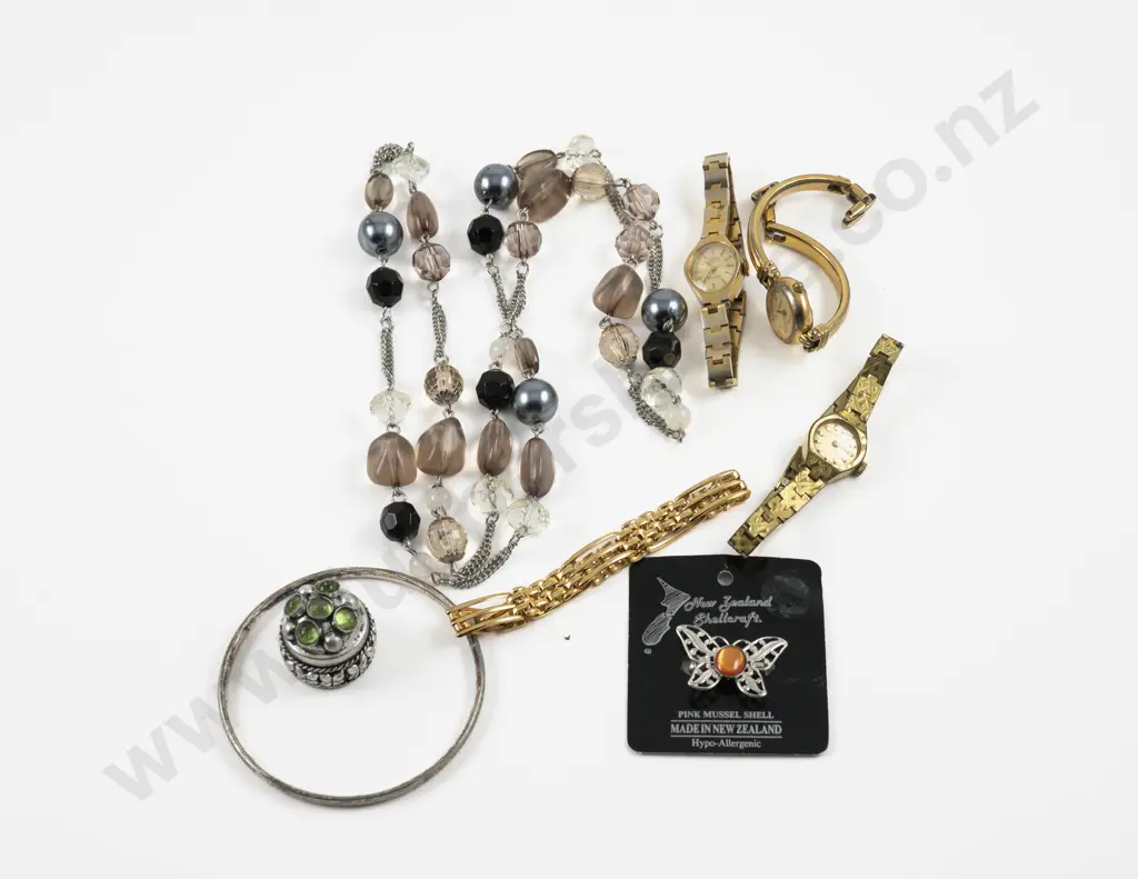 Collection of Assorted Costume Jewellery Image 1++