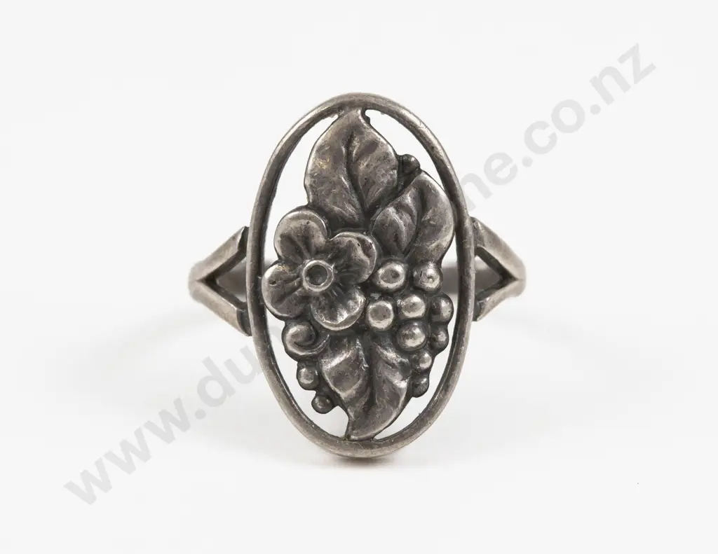 S/S Floral Design Ring Image 1++