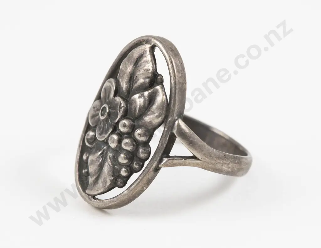 S/S Floral Design Ring Image 1++