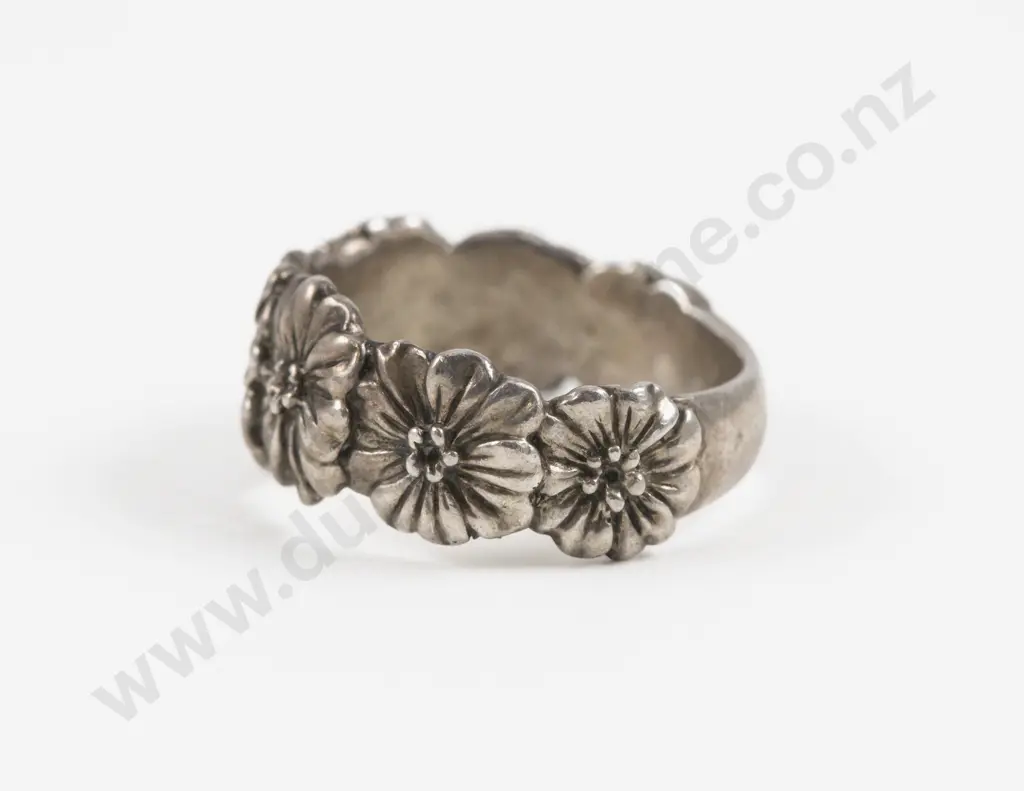 S/S Fancy Flower Band Ring Image 1++
