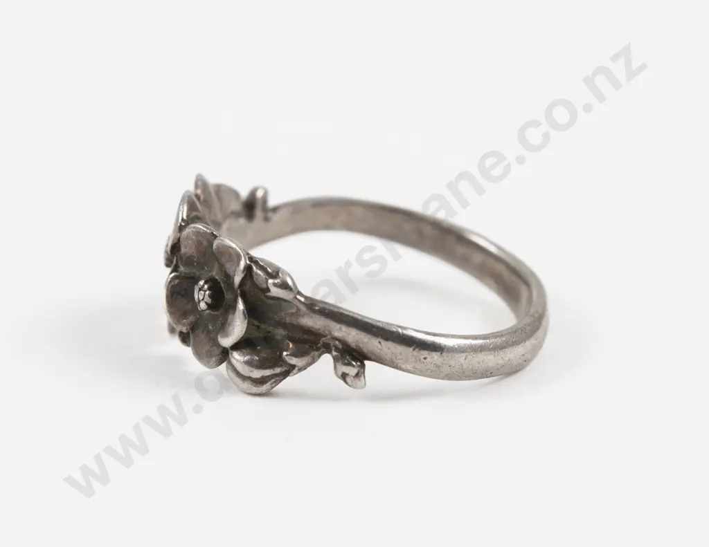 S/S Flower Band Ring Image 1++