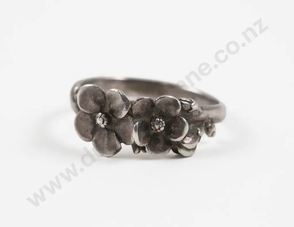 S/S Flower Band Ring Image 1++