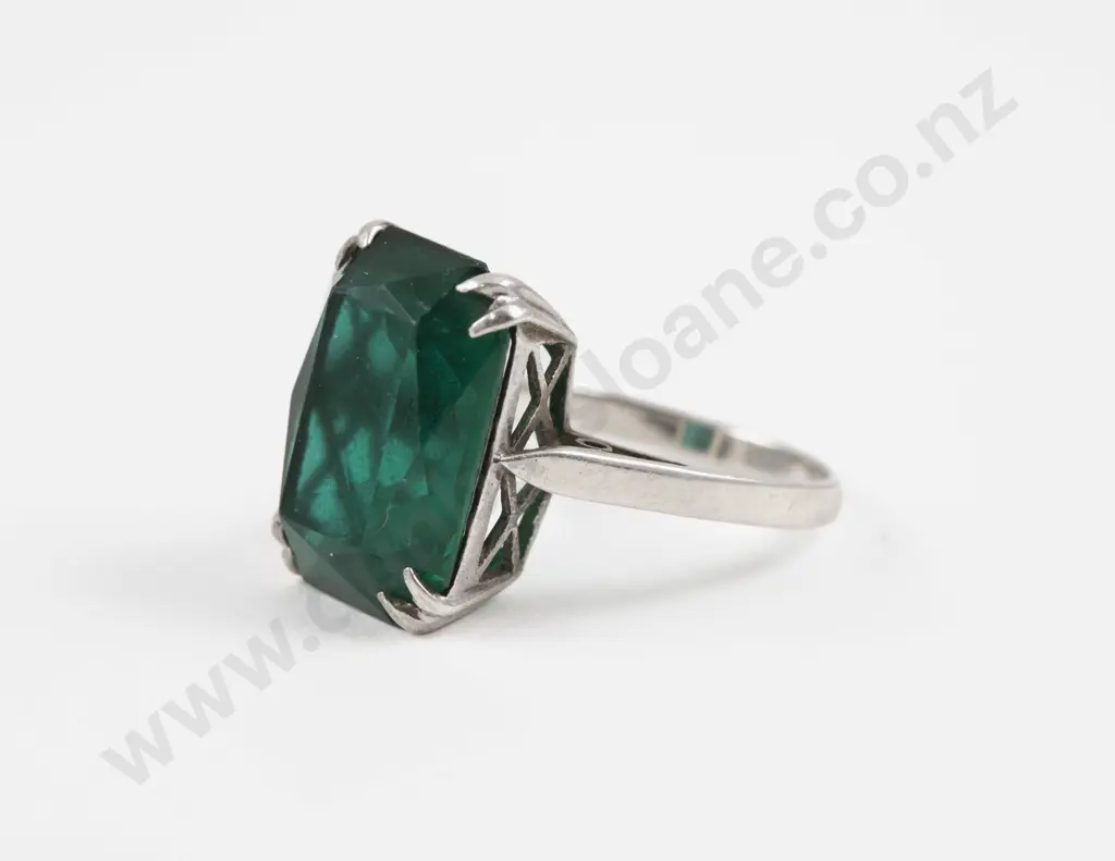 S/S Single Green Crystal Dress Ring Image 1++