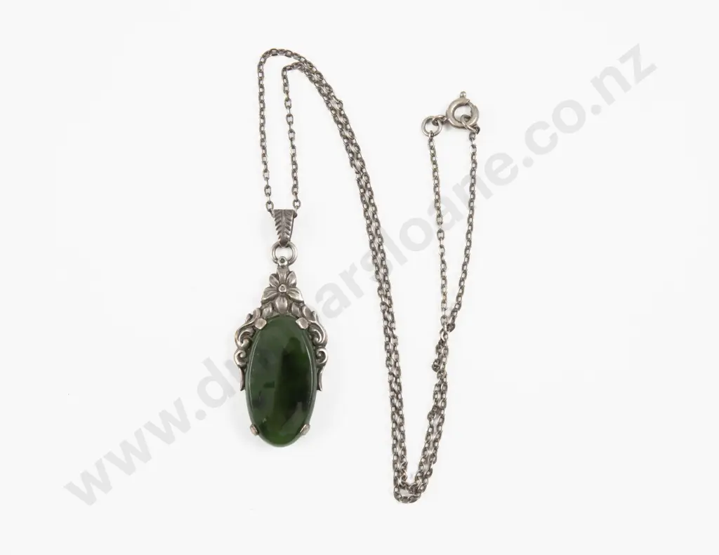S/S NZ Greenstone Floral Pendant Image 1++