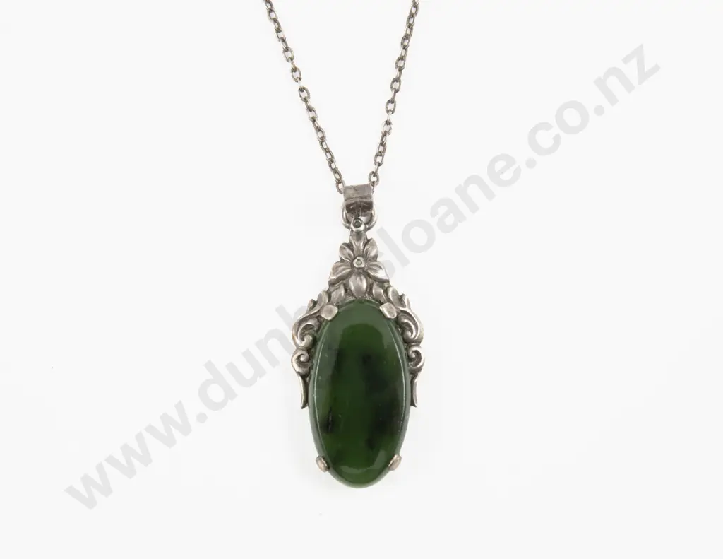 S/S NZ Greenstone Floral Pendant Image 1++