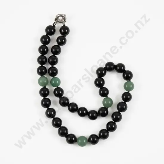 Single Strand Onyx and Jade Bead Necklace
